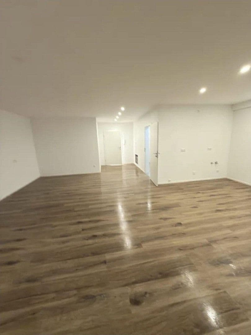 Prodej bytu 1+1 65 m², Stockacher Straße 6, Tuttlingen, Bádensko-Württembersko Prodej bytu 1+1 65 m², Stockacher Straße 6, Tuttlingen, Bádensko-Württembersko