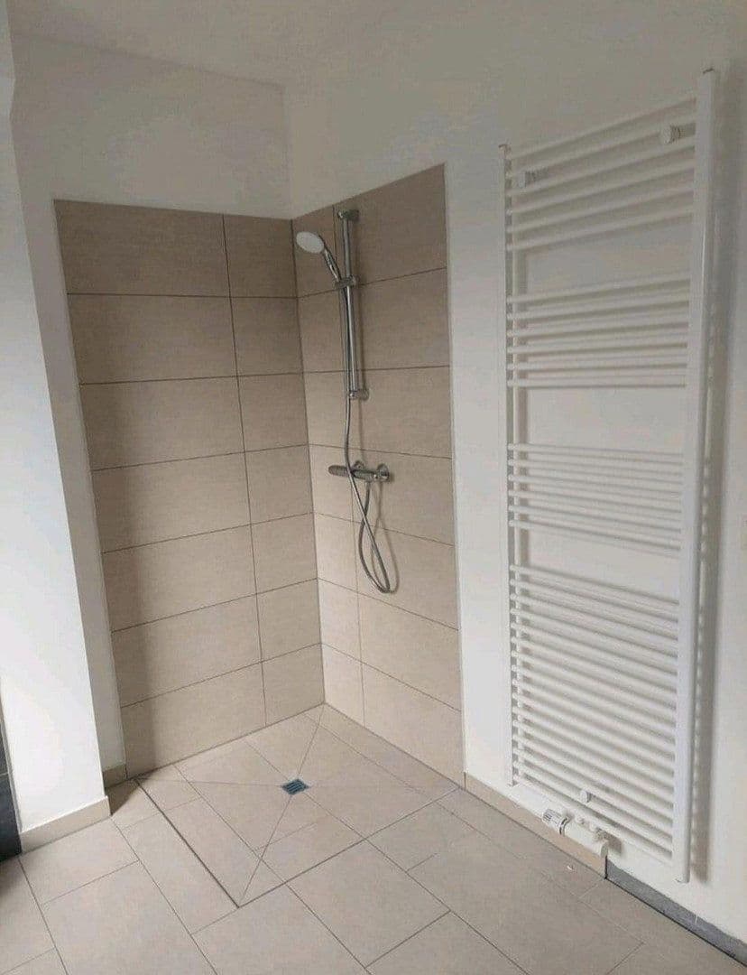 Pronájem domu 140 m², pozemek 350 m², Thesdorfer Weg 115, Pinneberg, Šlesvicko-Holštýnsko Pronájem domu 140 m², pozemek 350 m², Thesdorfer Weg 115, Pinneberg, Šlesvicko-Holštýnsko