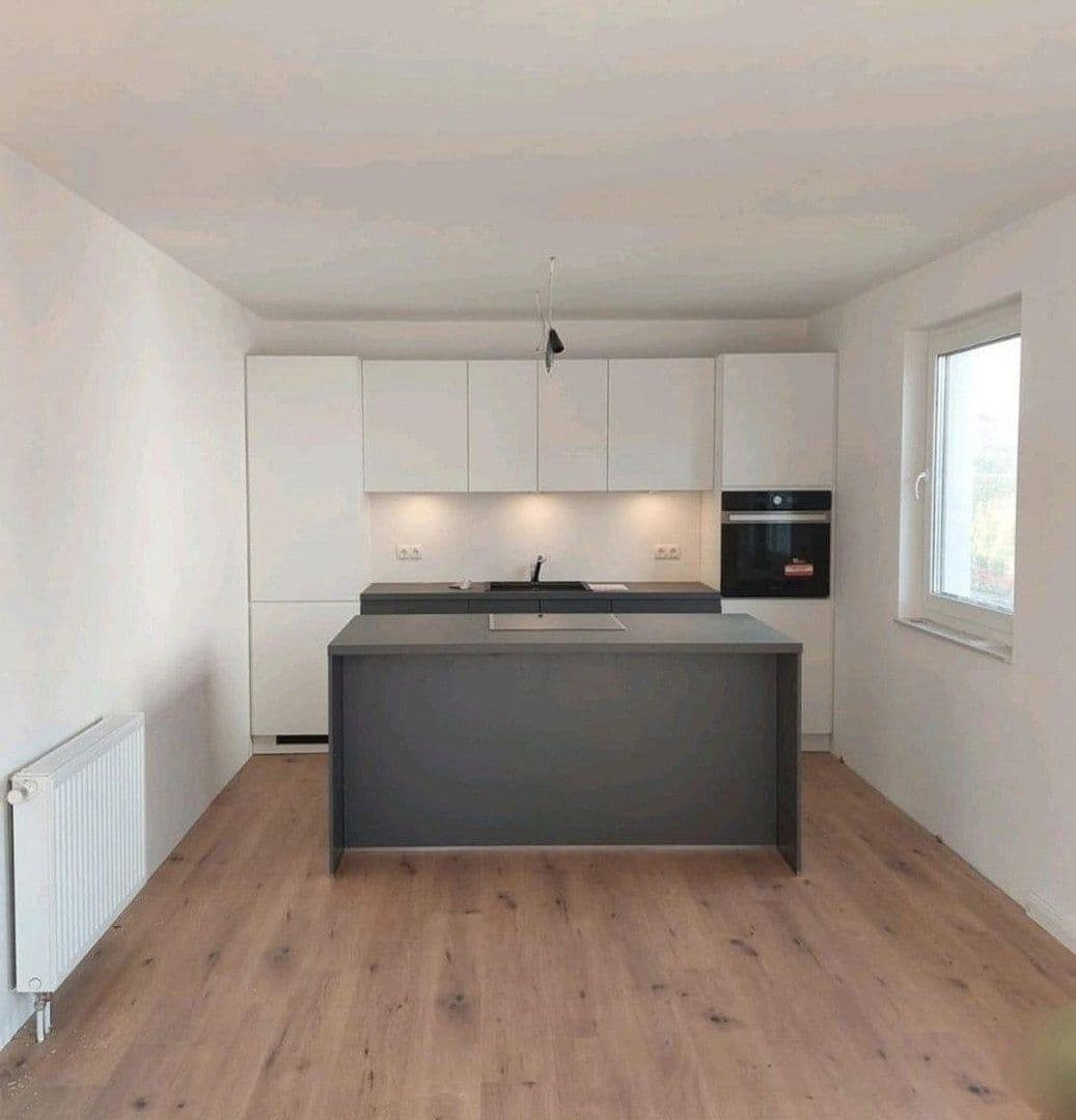 Pronájem domu 140 m², pozemek 350 m², Thesdorfer Weg 115, Pinneberg, Šlesvicko-Holštýnsko Pronájem domu 140 m², pozemek 350 m², Thesdorfer Weg 115, Pinneberg, Šlesvicko-Holštýnsko
