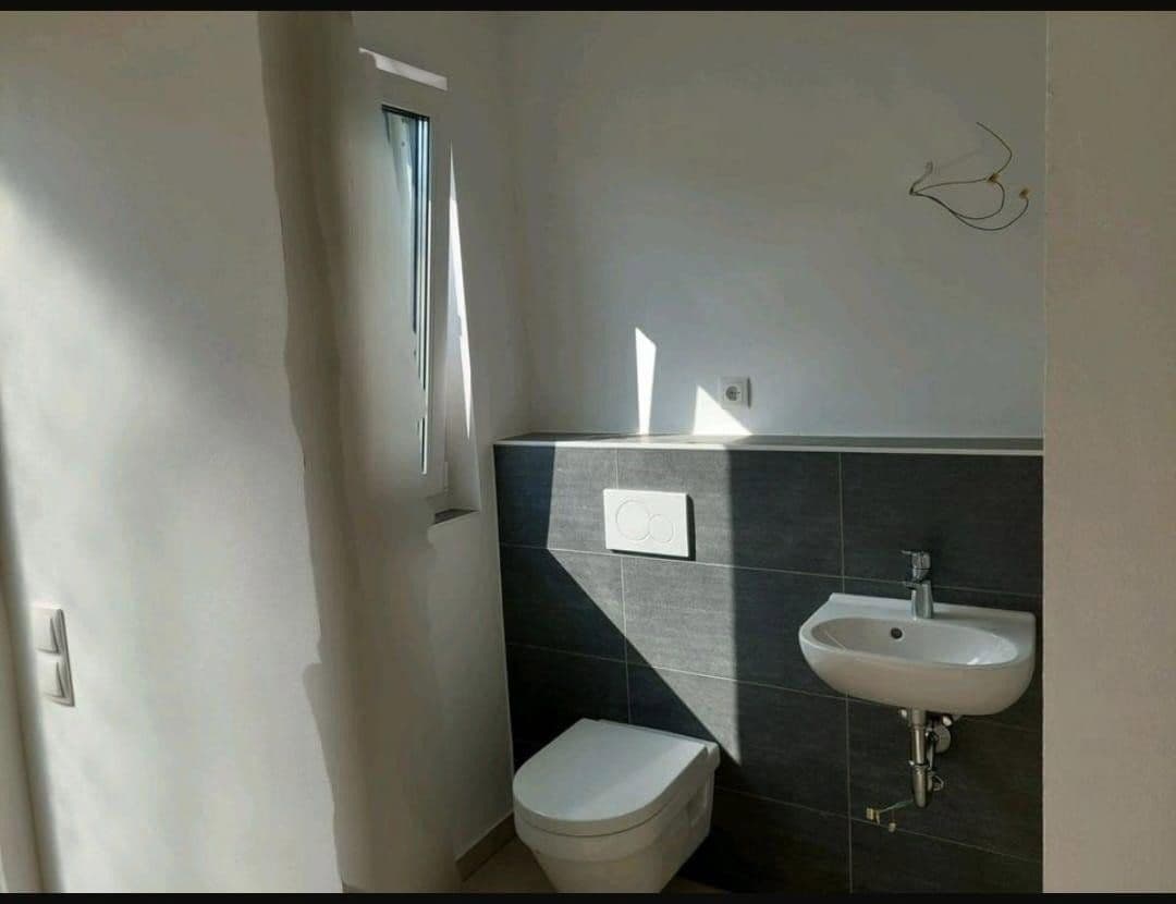 Pronájem domu 140 m², pozemek 350 m², Thesdorfer Weg 115, Pinneberg, Šlesvicko-Holštýnsko Pronájem domu 140 m², pozemek 350 m², Thesdorfer Weg 115, Pinneberg, Šlesvicko-Holštýnsko