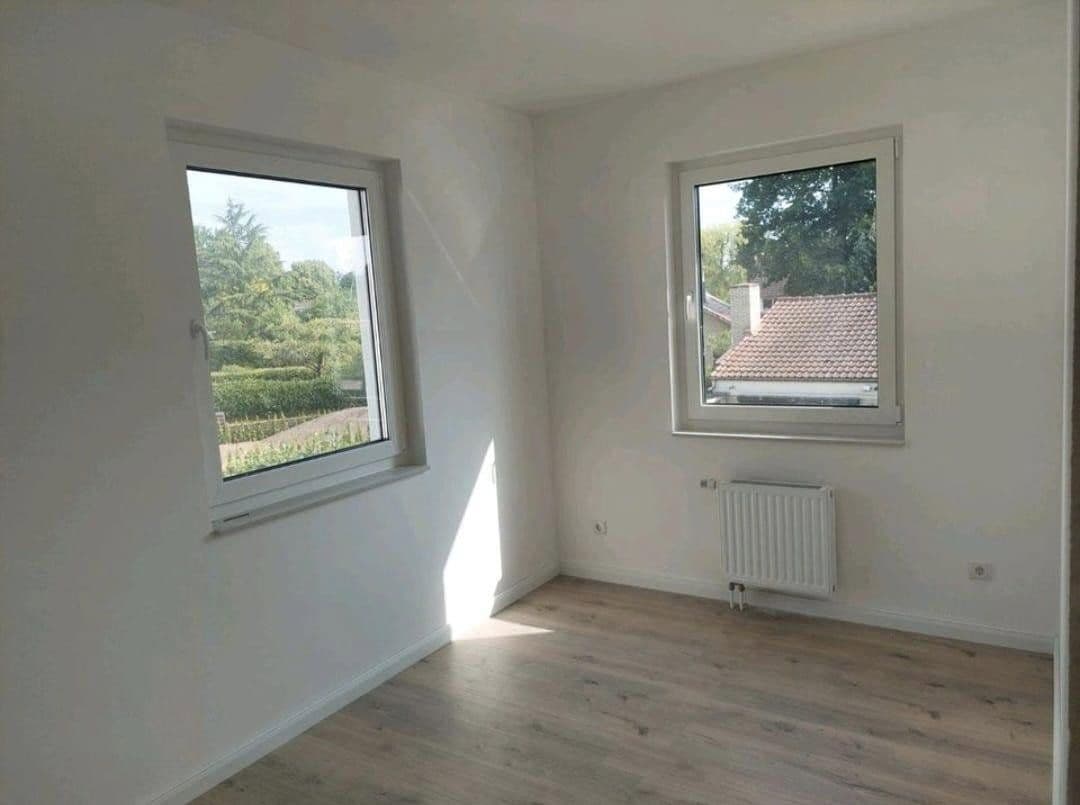 Pronájem domu 140 m², pozemek 350 m², Thesdorfer Weg 115, Pinneberg, Šlesvicko-Holštýnsko Pronájem domu 140 m², pozemek 350 m², Thesdorfer Weg 115, Pinneberg, Šlesvicko-Holštýnsko