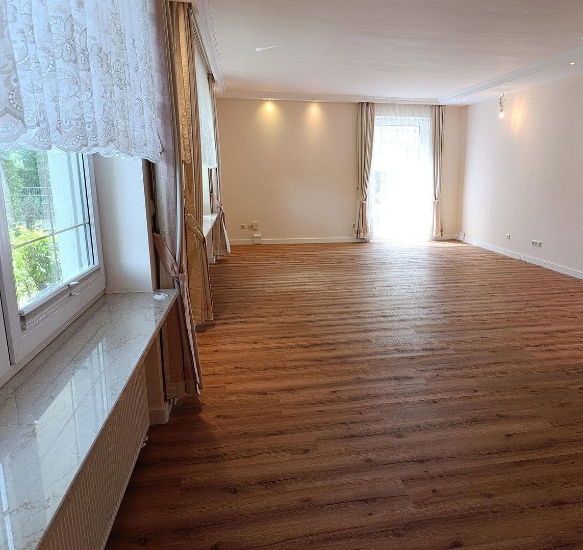 Pronájem bytu 4+1 145 m², Bürgermeister-Ledermann-Straße 13, Bad Wörishofen, Bavorsko Pronájem bytu 4+1 145 m², Bürgermeister-Ledermann-Straße 13, Bad Wörishofen, Bavorsko