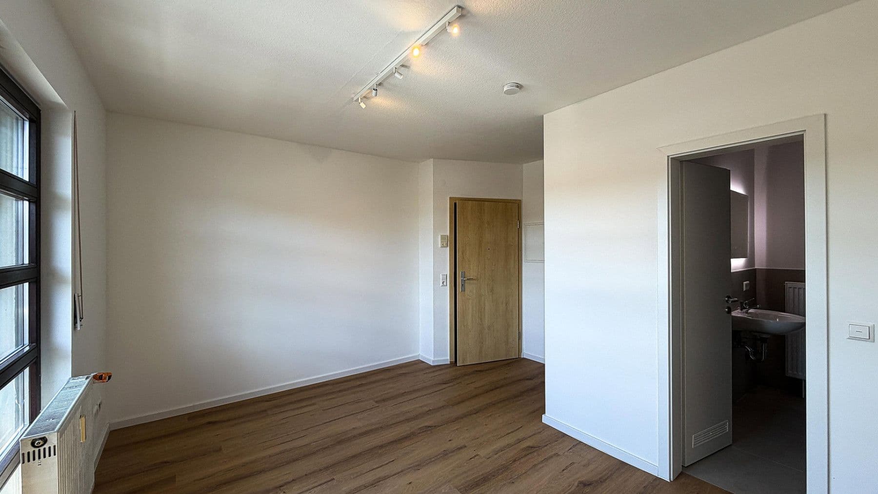 Pronájem bytu 1+1 21 m², Friedenstraße 84, Kaiserslautern, Porýní-Falc Pronájem bytu 1+1 21 m², Friedenstraße 84, Kaiserslautern, Porýní-Falc