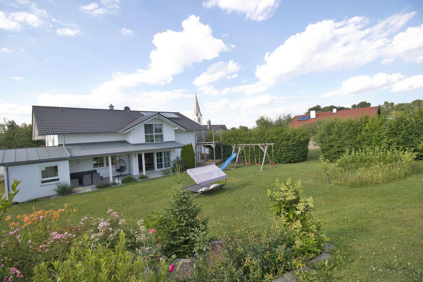Prodej domu 440 m², pozemek 1.757 m², Neumarkt-Sankt Veit, Bavorsko Prodej domu 440 m², pozemek 1.757 m², Neumarkt-Sankt Veit, Bavorsko