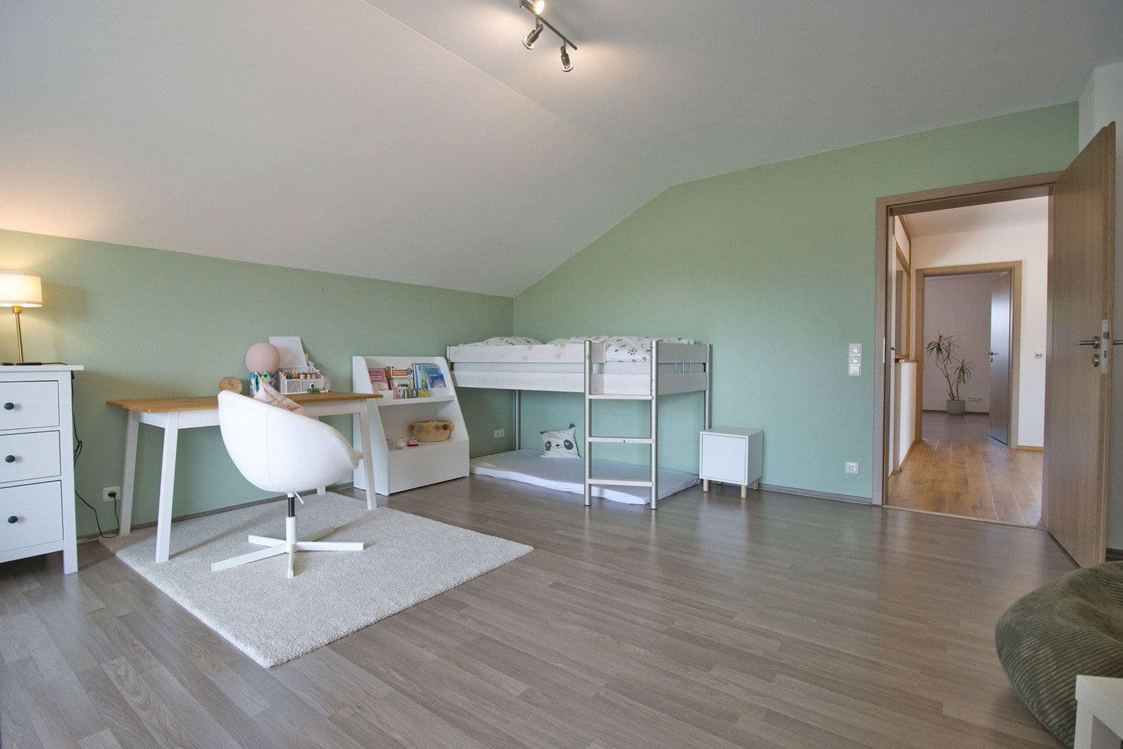 Prodej domu 440 m², pozemek 1.757 m², Neumarkt-Sankt Veit, Bavorsko Prodej domu 440 m², pozemek 1.757 m², Neumarkt-Sankt Veit, Bavorsko