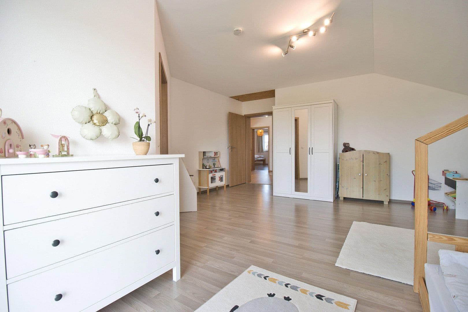 Prodej domu 440 m², pozemek 1.757 m², Neumarkt-Sankt Veit, Bavorsko Prodej domu 440 m², pozemek 1.757 m², Neumarkt-Sankt Veit, Bavorsko
