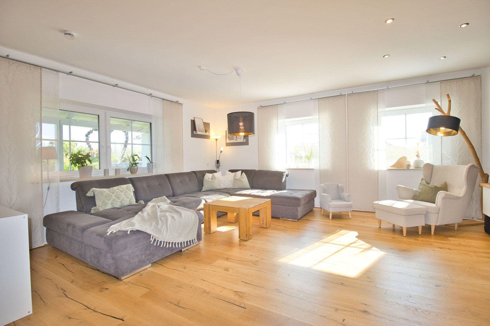 Prodej domu 440 m², pozemek 1.757 m², Neumarkt-Sankt Veit, Bavorsko Prodej domu 440 m², pozemek 1.757 m², Neumarkt-Sankt Veit, Bavorsko