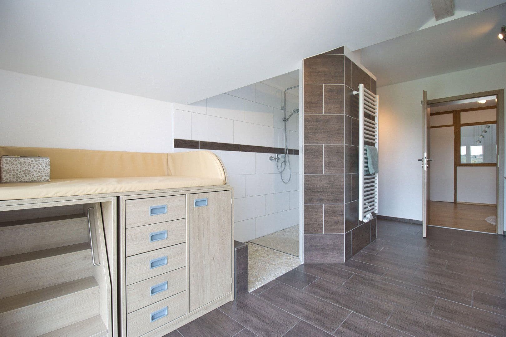 Prodej domu 440 m², pozemek 1.757 m², Neumarkt-Sankt Veit, Bavorsko Prodej domu 440 m², pozemek 1.757 m², Neumarkt-Sankt Veit, Bavorsko