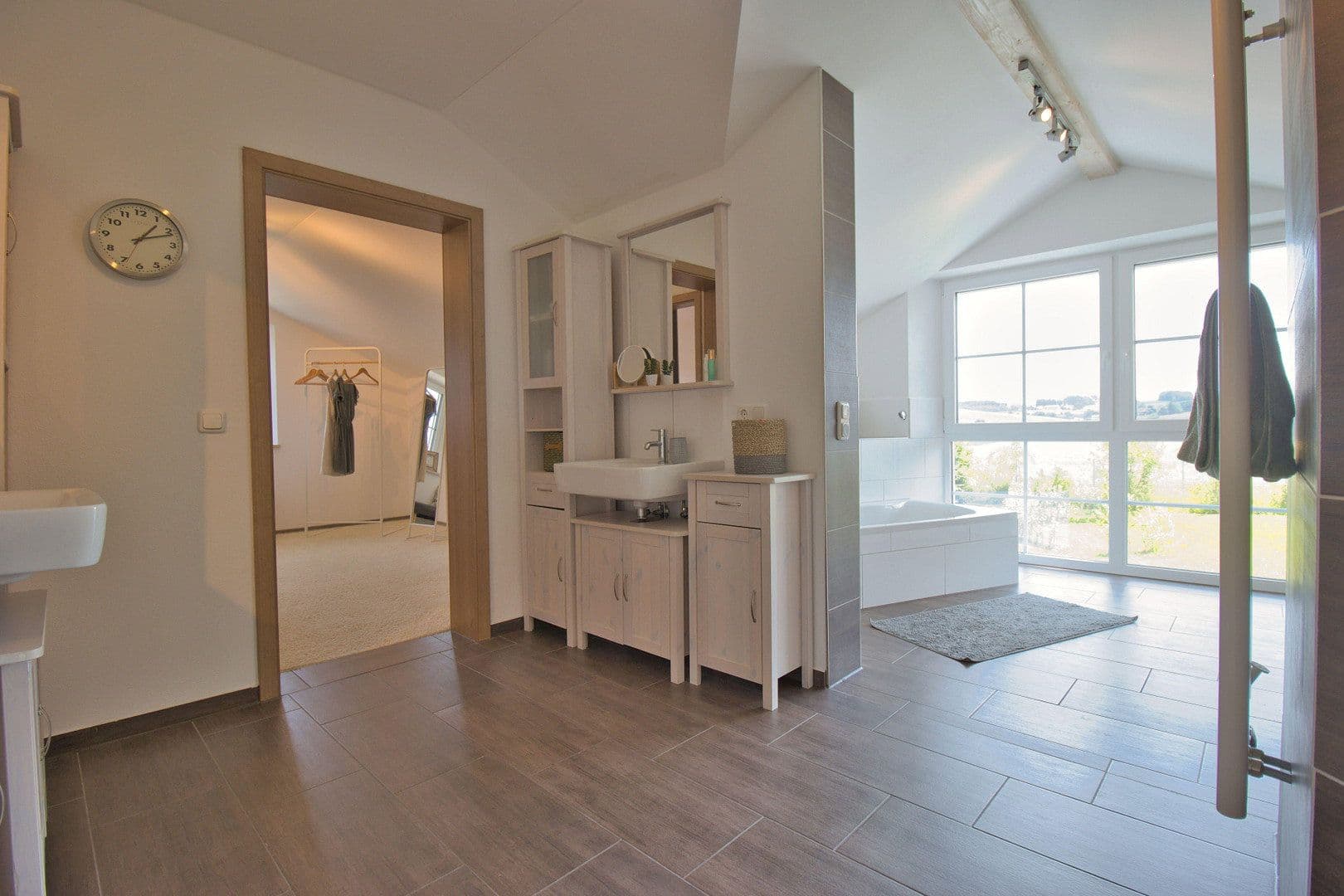 Prodej domu 440 m², pozemek 1.757 m², Neumarkt-Sankt Veit, Bavorsko Prodej domu 440 m², pozemek 1.757 m², Neumarkt-Sankt Veit, Bavorsko