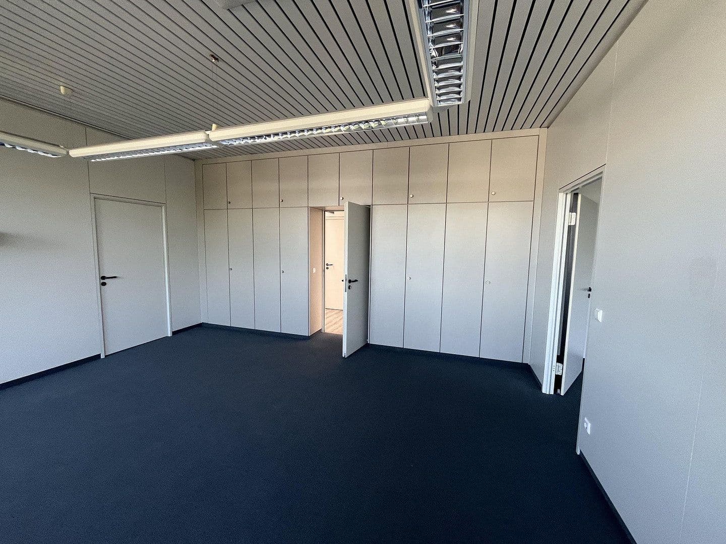 Pronájem kanceláře 28 m², Fellbach, Bádensko-Württembersko Pronájem kanceláře 28 m², Fellbach, Bádensko-Württembersko