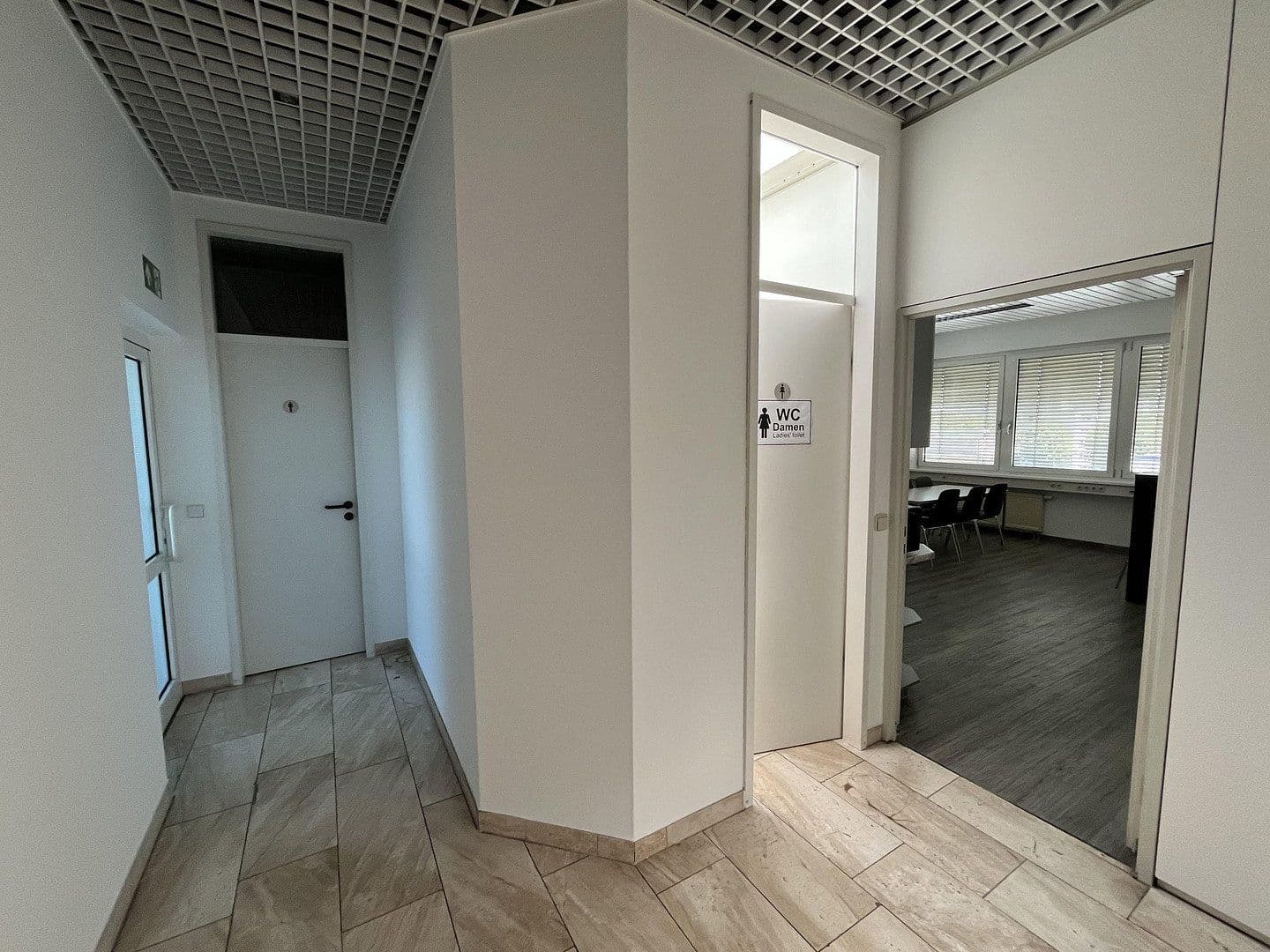 Pronájem kanceláře 28 m², Fellbach, Bádensko-Württembersko Pronájem kanceláře 28 m², Fellbach, Bádensko-Württembersko