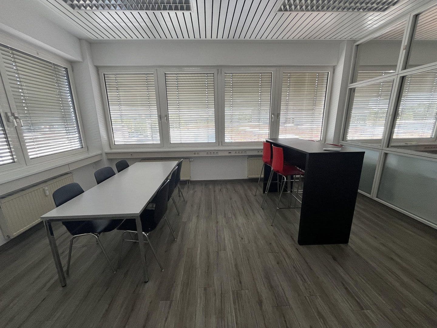 Pronájem kanceláře 28 m², Fellbach, Bádensko-Württembersko Pronájem kanceláře 28 m², Fellbach, Bádensko-Württembersko
