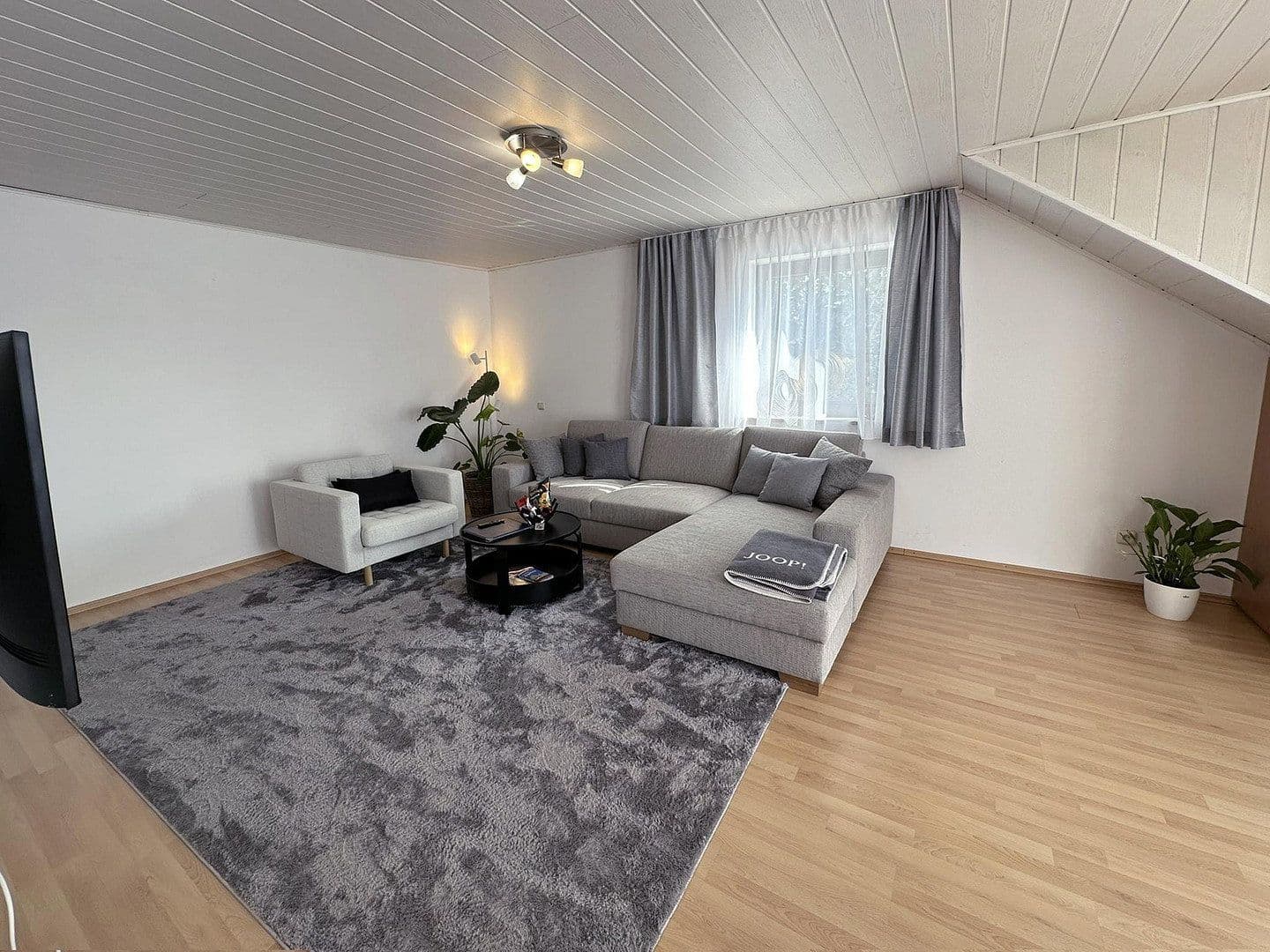 Pronájem bytu 2+1 57 m², Augsburg, Bavorsko Pronájem bytu 2+1 57 m², Augsburg, Bavorsko