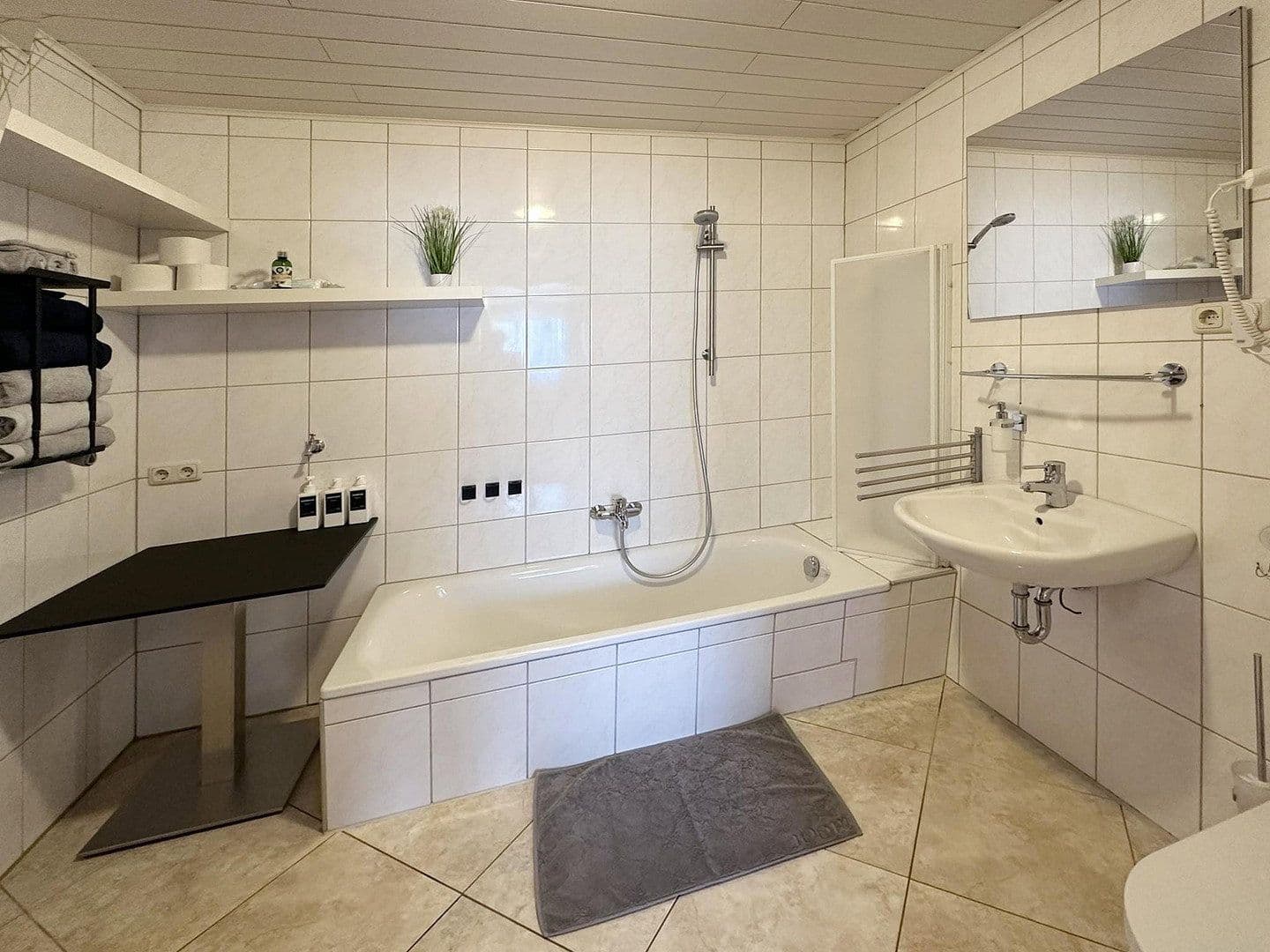 Pronájem bytu 2+1 57 m², Augsburg, Bavorsko Pronájem bytu 2+1 57 m², Augsburg, Bavorsko