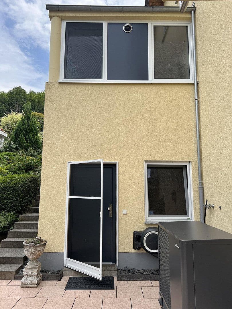 Prodej domu 143 m², pozemek 331 m², Obernhof, Porýní-Falc Prodej domu 143 m², pozemek 331 m², Obernhof, Porýní-Falc