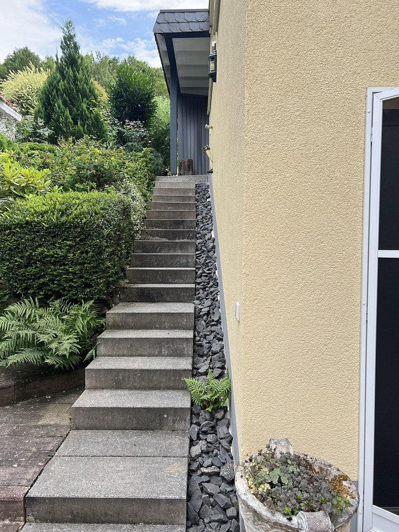 Prodej domu 143 m², pozemek 331 m², Obernhof, Porýní-Falc Prodej domu 143 m², pozemek 331 m², Obernhof, Porýní-Falc