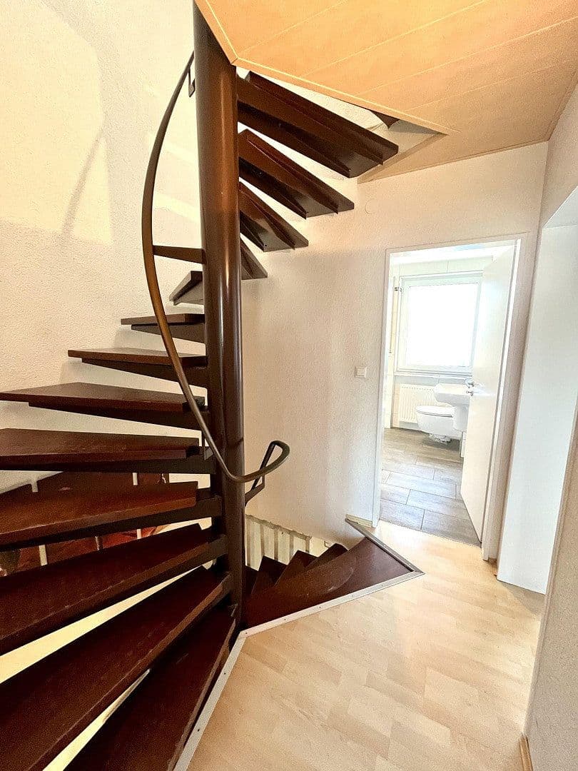 Pronájem domu 150 m², pozemek 402 m², Eckental, Bavorsko Pronájem domu 150 m², pozemek 402 m², Eckental, Bavorsko