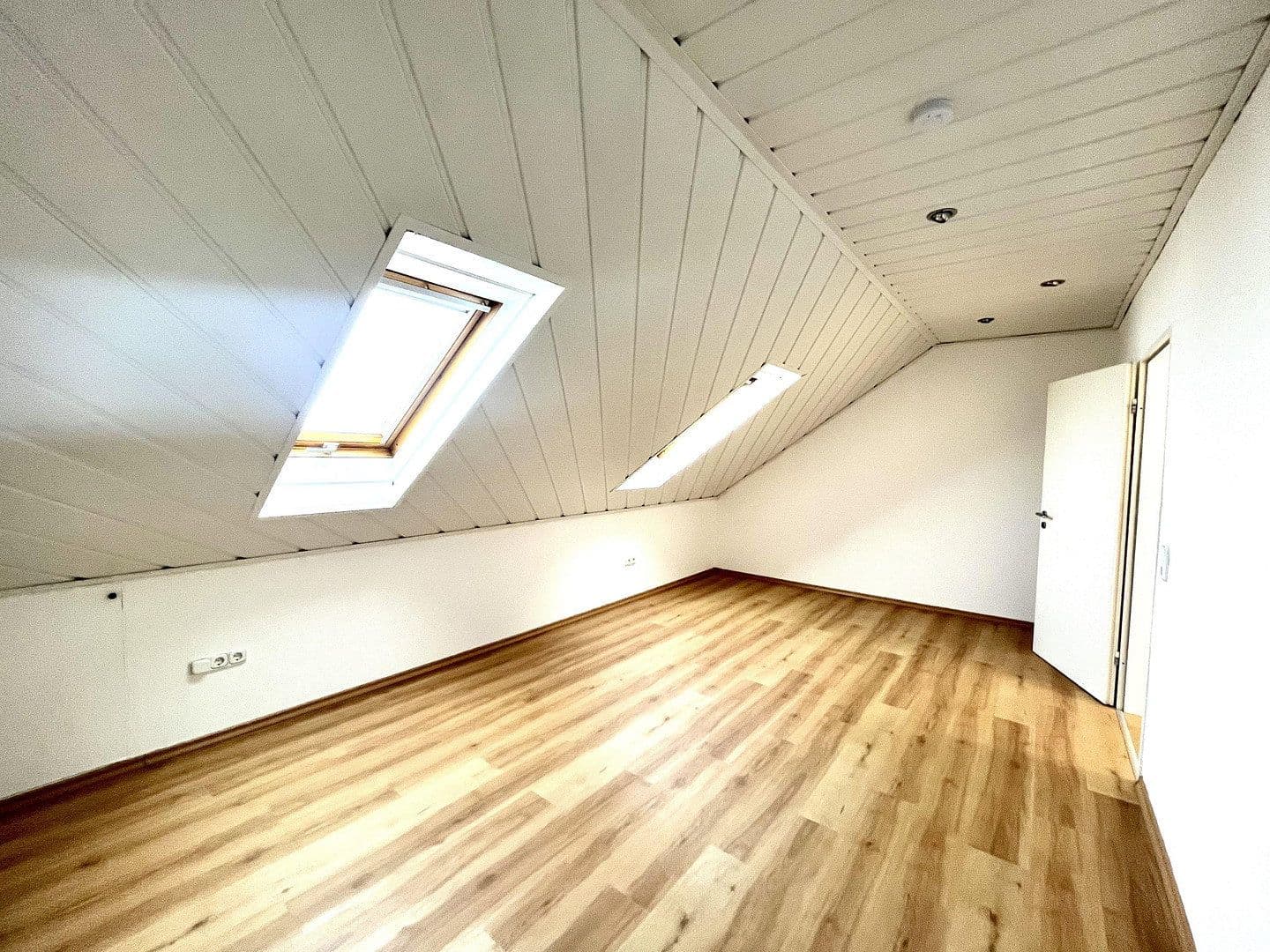 Pronájem domu 150 m², pozemek 402 m², Eckental, Bavorsko Pronájem domu 150 m², pozemek 402 m², Eckental, Bavorsko