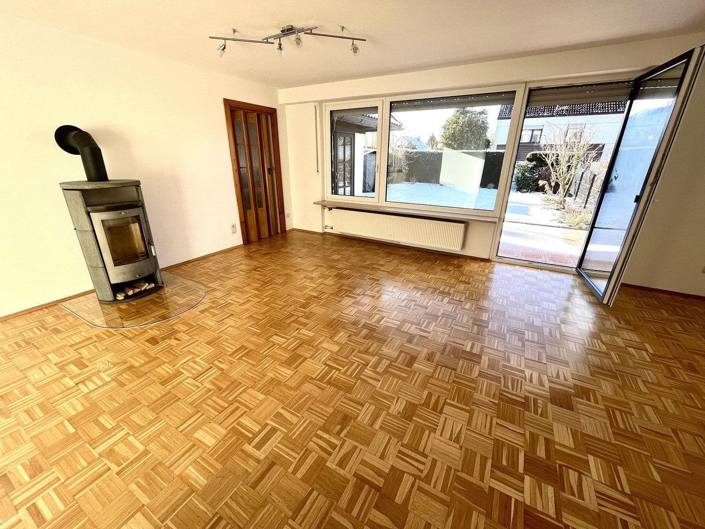 Pronájem domu 150 m², pozemek 402 m², Eckental, Bavorsko Pronájem domu 150 m², pozemek 402 m², Eckental, Bavorsko
