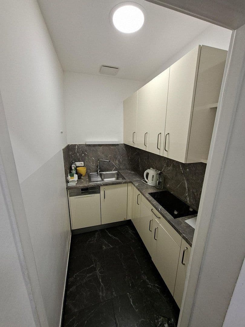 Pronájem kanceláře 271 m², Luisenstr. 1, München, Bavorsko Pronájem kanceláře 271 m², Luisenstr. 1, München, Bavorsko