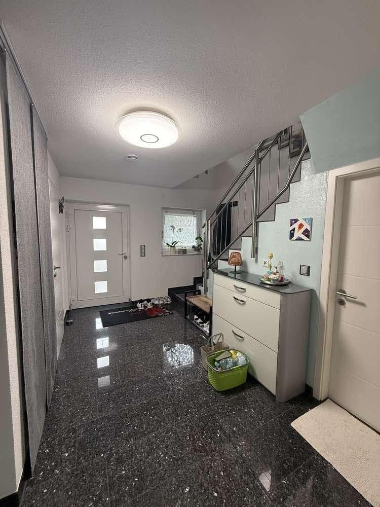 Prodej domu 146 m², pozemek 369 m², Danziger Straße 24, Heilbronn, Bádensko-Württembersko Prodej domu 146 m², pozemek 369 m², Danziger Straße 24, Heilbronn, Bádensko-Württembersko