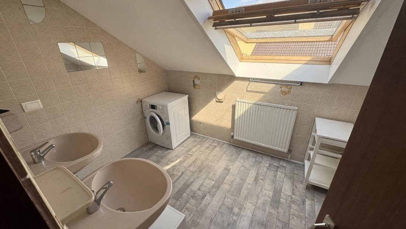 Prodej bytu 2+1 62 m², Rilkestraße 37, Reutlingen, Bádensko-Württembersko Prodej bytu 2+1 62 m², Rilkestraße 37, Reutlingen, Bádensko-Württembersko