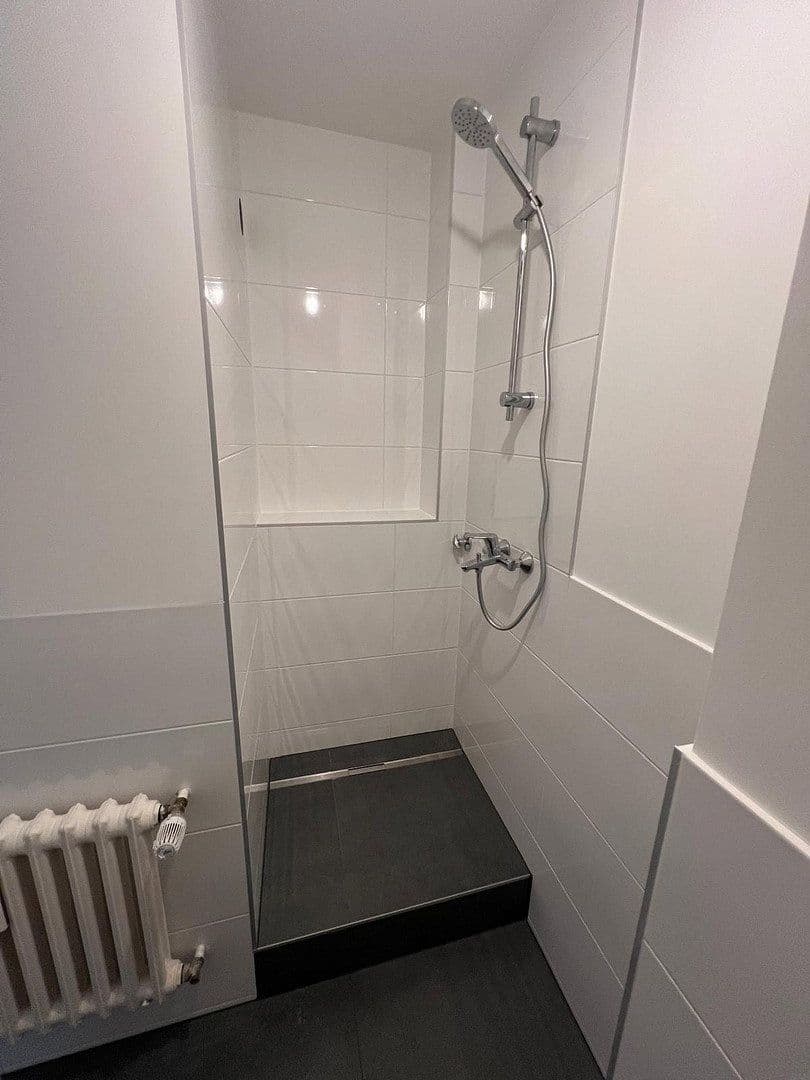 Pronájem bytu 3+1 80 m², Buysstr. 19, Düsseldorf, Severní Porýní-Vestfálsko Pronájem bytu 3+1 80 m², Buysstr. 19, Düsseldorf, Severní Porýní-Vestfálsko