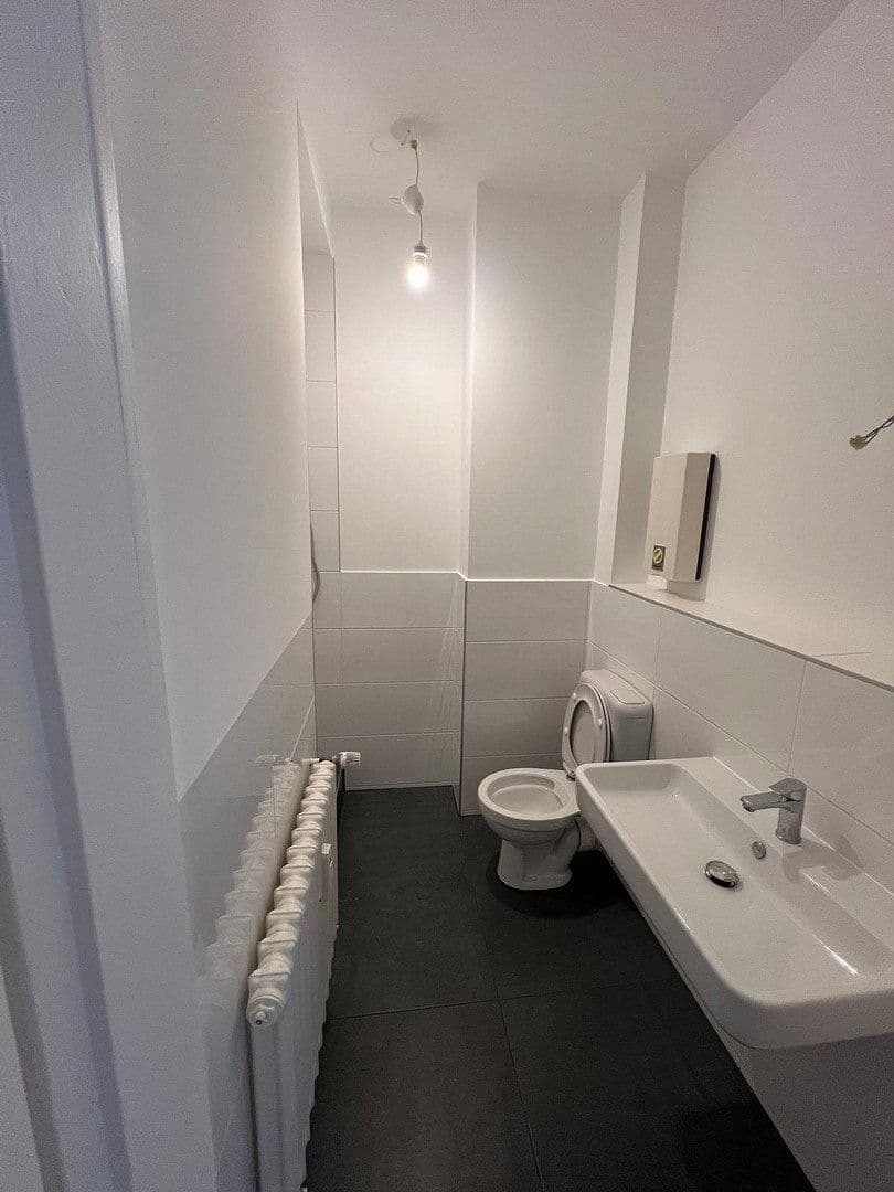Pronájem bytu 3+1 80 m², Buysstr. 19, Düsseldorf, Severní Porýní-Vestfálsko Pronájem bytu 3+1 80 m², Buysstr. 19, Düsseldorf, Severní Porýní-Vestfálsko