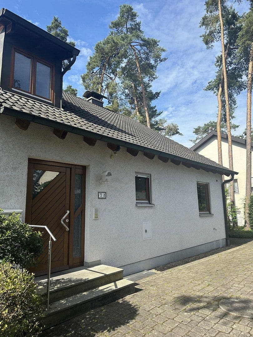 Prodej domu 193 m², pozemek 426 m², Erlangen, Bavorsko Prodej domu 193 m², pozemek 426 m², Erlangen, Bavorsko