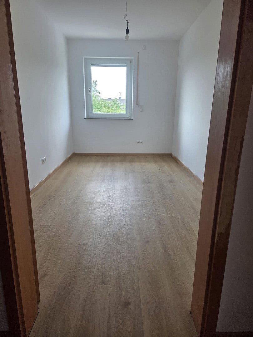 Pronájem bytu 4+1 110 m², Steigstraße 3, Thüngersheim, Bavorsko Pronájem bytu 4+1 110 m², Steigstraße 3, Thüngersheim, Bavorsko