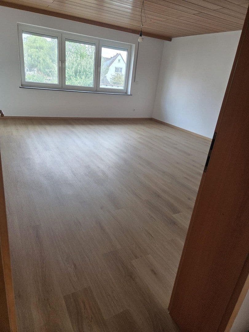 Pronájem bytu 4+1 110 m², Steigstraße 3, Thüngersheim, Bavorsko Pronájem bytu 4+1 110 m², Steigstraße 3, Thüngersheim, Bavorsko