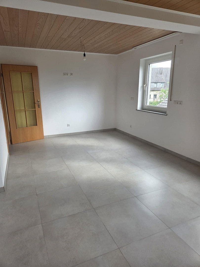 Pronájem bytu 4+1 110 m², Steigstraße 3, Thüngersheim, Bavorsko Pronájem bytu 4+1 110 m², Steigstraße 3, Thüngersheim, Bavorsko