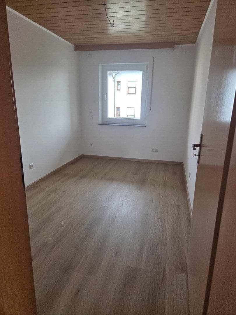Pronájem bytu 4+1 110 m², Steigstraße 3, Thüngersheim, Bavorsko Pronájem bytu 4+1 110 m², Steigstraße 3, Thüngersheim, Bavorsko