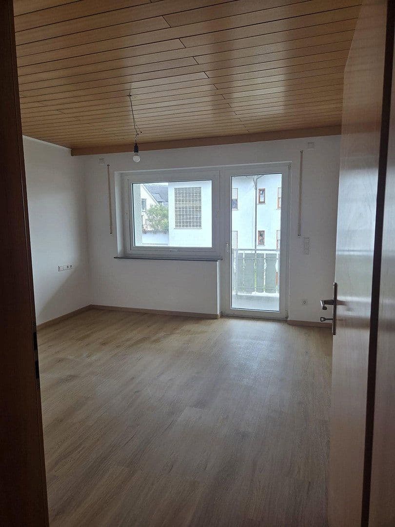 Pronájem bytu 4+1 110 m², Steigstraße 3, Thüngersheim, Bavorsko Pronájem bytu 4+1 110 m², Steigstraße 3, Thüngersheim, Bavorsko