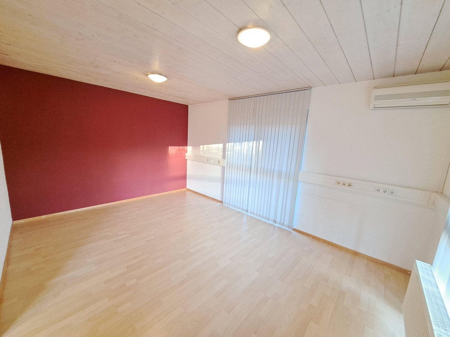 Pronájem kanceláře 120 m², Wagnerstr. 25, Durmersheim, Bádensko-Württembersko Pronájem kanceláře 120 m², Wagnerstr. 25, Durmersheim, Bádensko-Württembersko