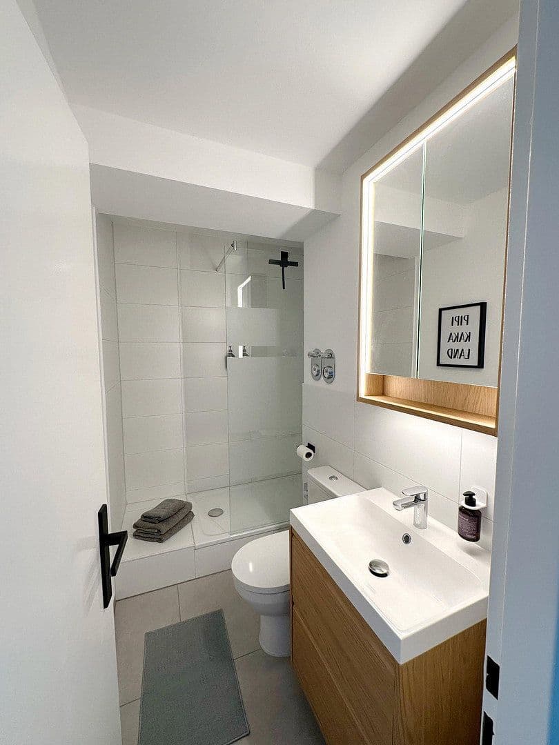 Pronájem bytu 2+1 42 m², Hamburg, Hamburg Pronájem bytu 2+1 42 m², Hamburg, Hamburg