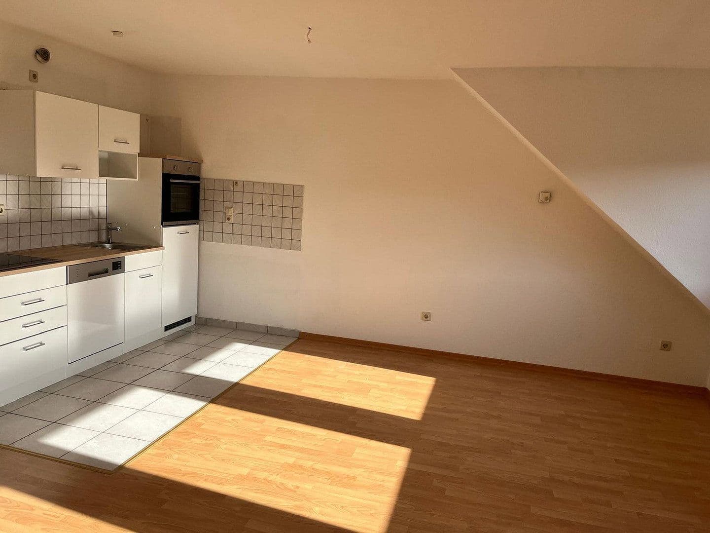 Pronájem bytu 2+1 42 m², Hauptstraße 62, Mühlhausen, Bádensko-Württembersko Pronájem bytu 2+1 42 m², Hauptstraße 62, Mühlhausen, Bádensko-Württembersko