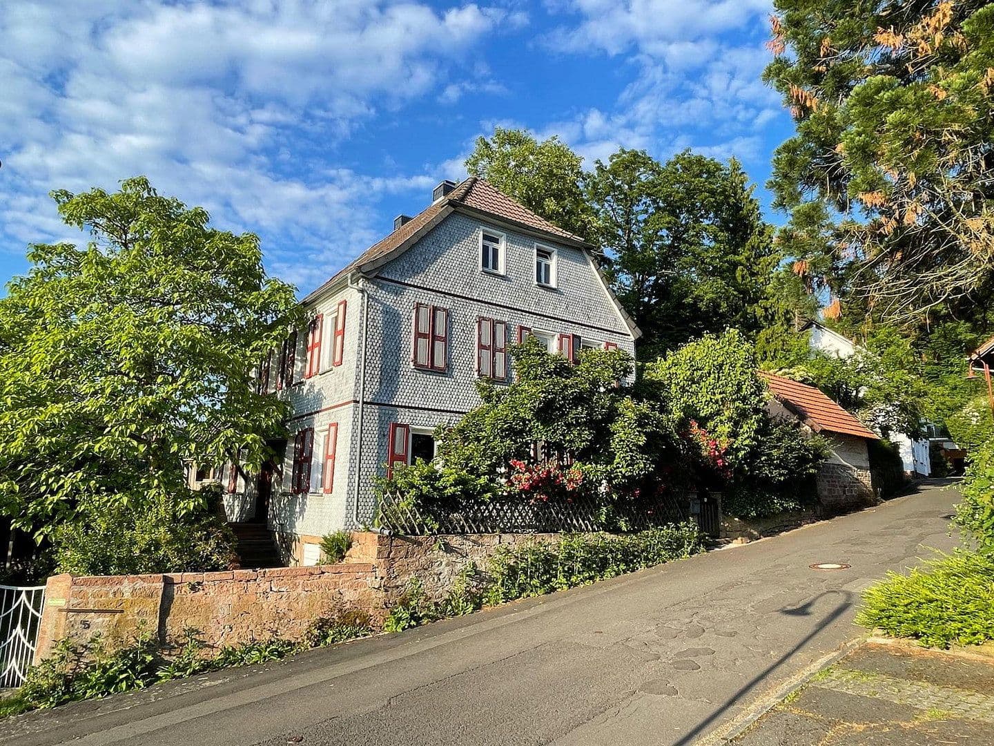 Prodej domu 240 m², pozemek 744 m², Biebergemünd, Hessen Prodej domu 240 m², pozemek 744 m², Biebergemünd, Hessen