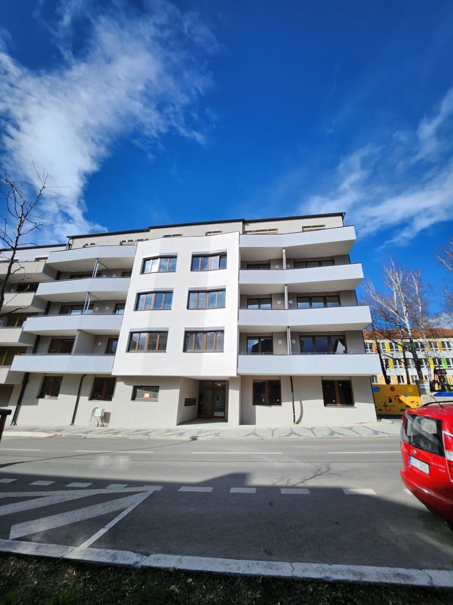 Pronájem garáže 18 m², Zeyerova, Písek, Jihočeský kraj Pronájem garáže 18 m², Zeyerova, Písek, Jihočeský kraj