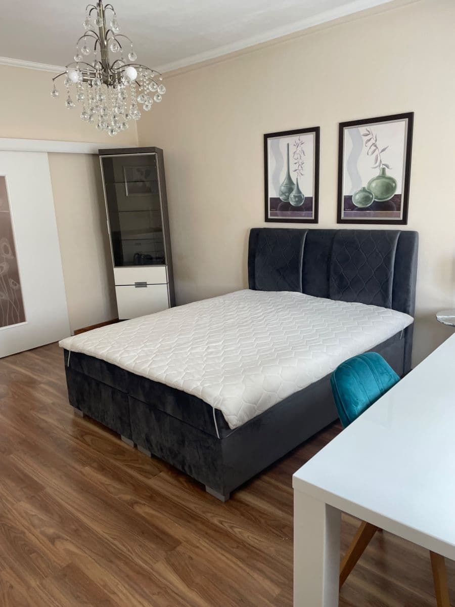 Pronájem bytu 4+1 100 m², Rajská, Bratislava - mestská časť Staré Mesto, Bratislavský kraj Pronájem bytu 4+1 100 m², Rajská, Bratislava - mestská časť Staré Mesto, Bratislavský kraj