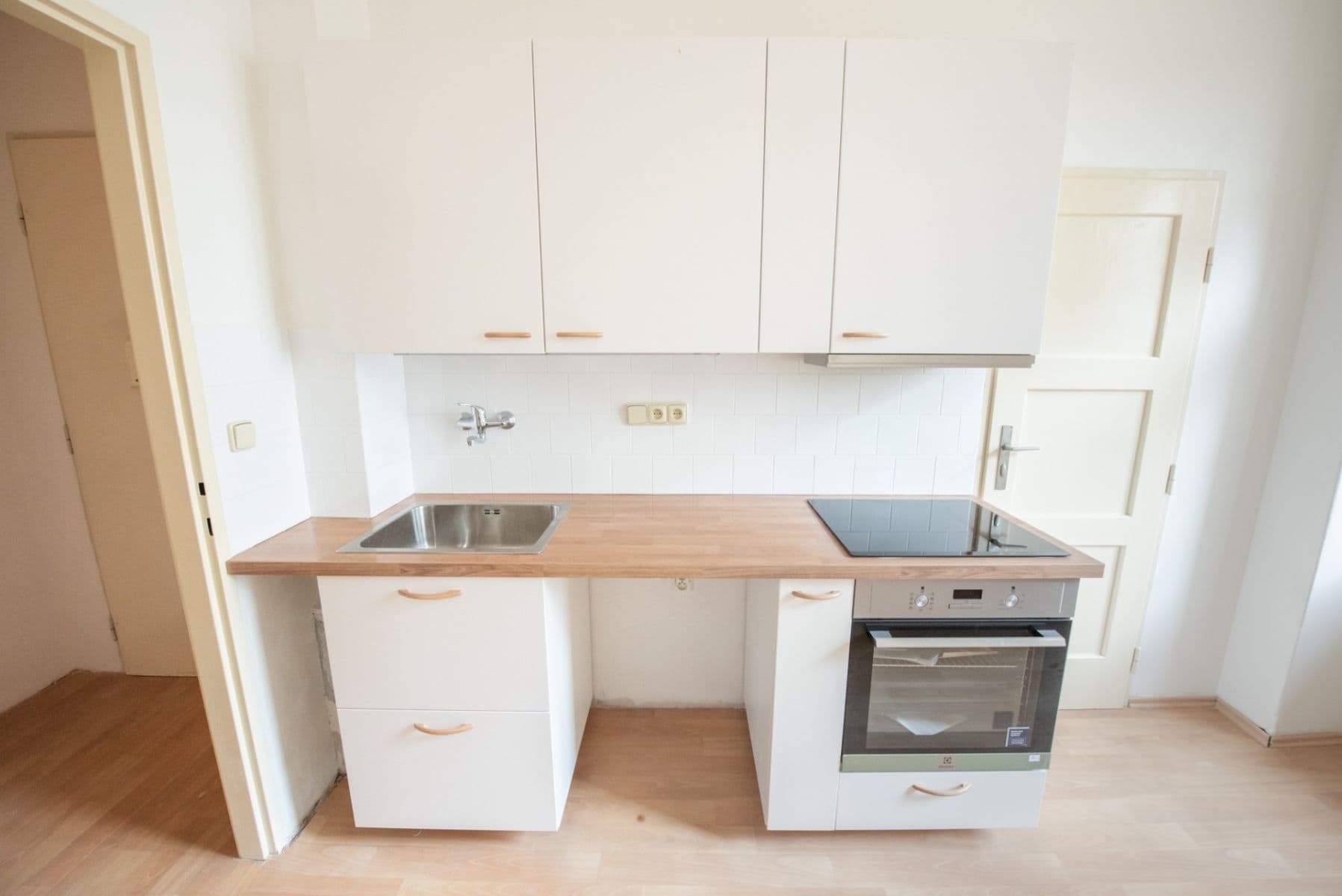 Pronájem bytu 2+1 78 m², Jugoslávských partyzánů, Praha, Praha Pronájem bytu 2+1 78 m², Jugoslávských partyzánů, Praha, Praha