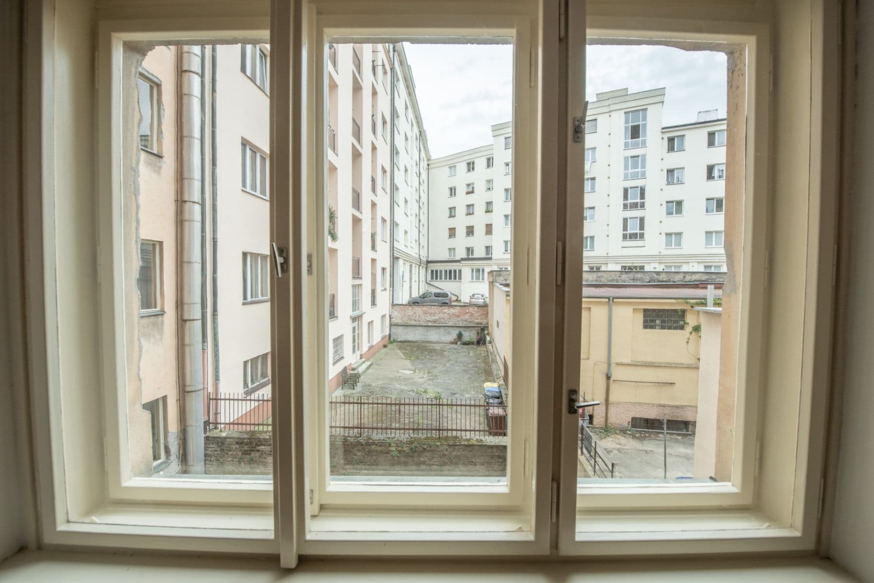 Pronájem bytu 2+1 78 m², Jugoslávských partyzánů, Praha, Praha Pronájem bytu 2+1 78 m², Jugoslávských partyzánů, Praha, Praha