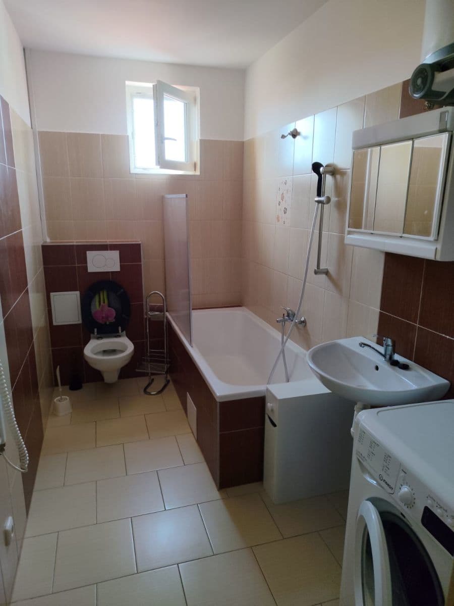 Pronájem bytu 1+kk 47 m², U Parčíku, Kunice, Středočeský kraj Pronájem bytu 1+kk 47 m², U Parčíku, Kunice, Středočeský kraj