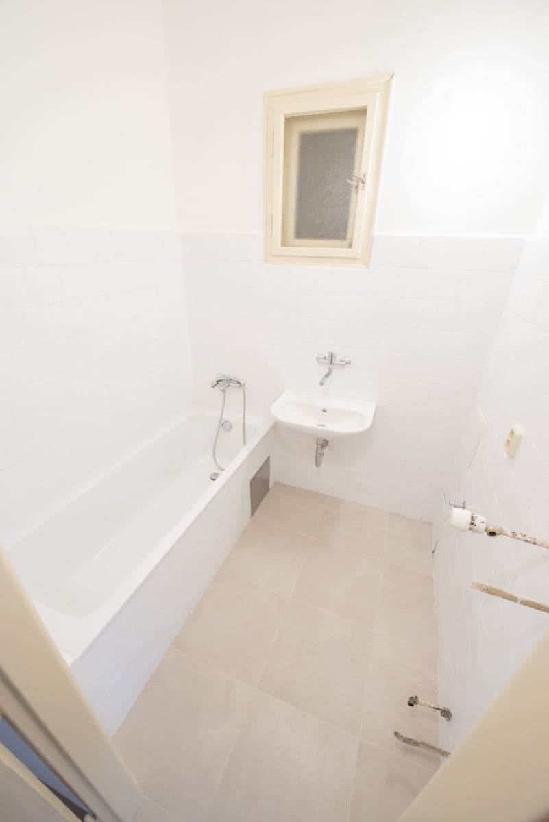 Pronájem bytu 2+1 77 m², Jugoslávských partyzánů, Praha, Praha Pronájem bytu 2+1 77 m², Jugoslávských partyzánů, Praha, Praha