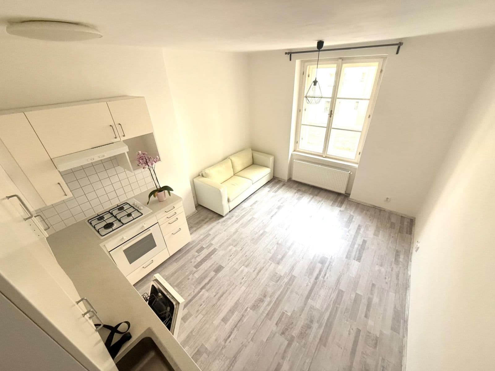 Pronájem bytu 2+kk 38 m², Žerotínova, Praha, Praha Pronájem bytu 2+kk 38 m², Žerotínova, Praha, Praha