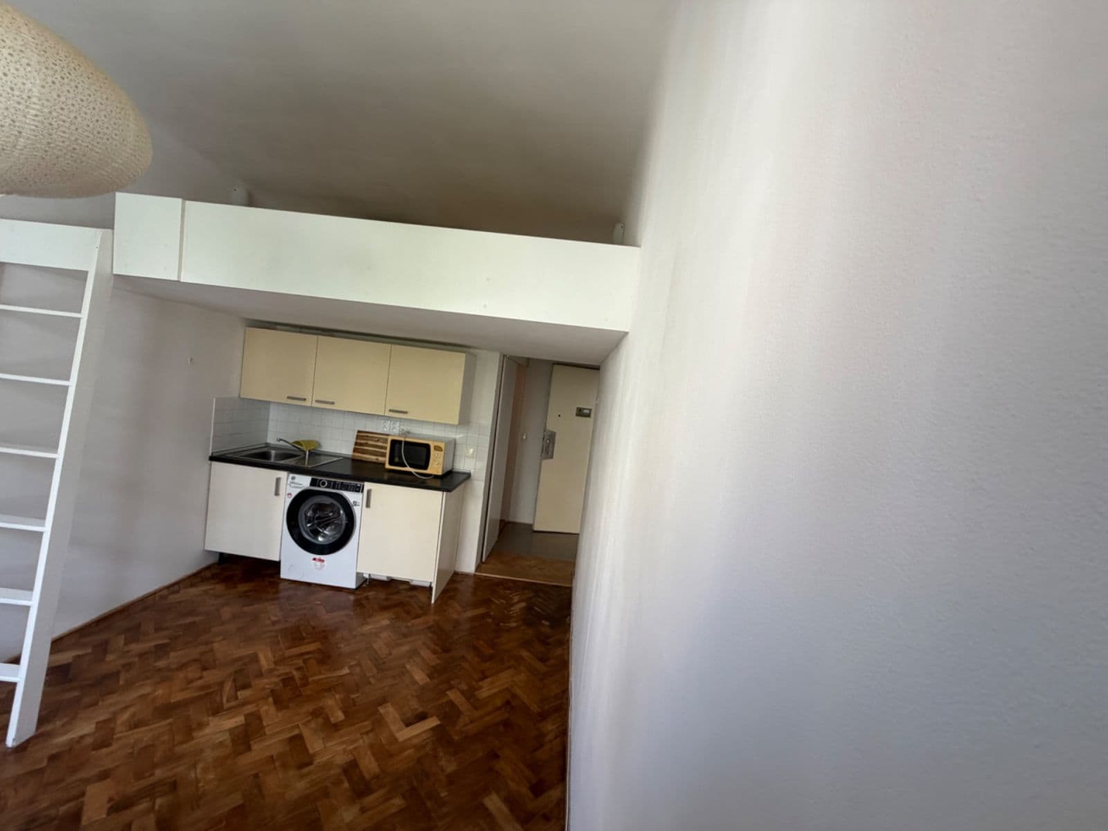 Pronájem bytu 1+kk 22 m², Kouřimská, Praha, Praha Pronájem bytu 1+kk 22 m², Kouřimská, Praha, Praha