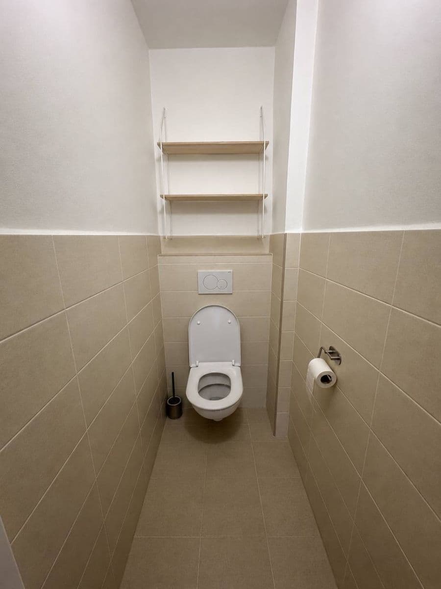 Pronájem bytu 3+1 76 m², Pod Strání, Praha, Praha Pronájem bytu 3+1 76 m², Pod Strání, Praha, Praha