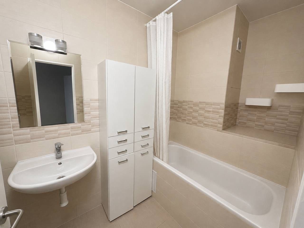 Pronájem bytu 3+1 76 m², Pod Strání, Praha, Praha Pronájem bytu 3+1 76 m², Pod Strání, Praha, Praha