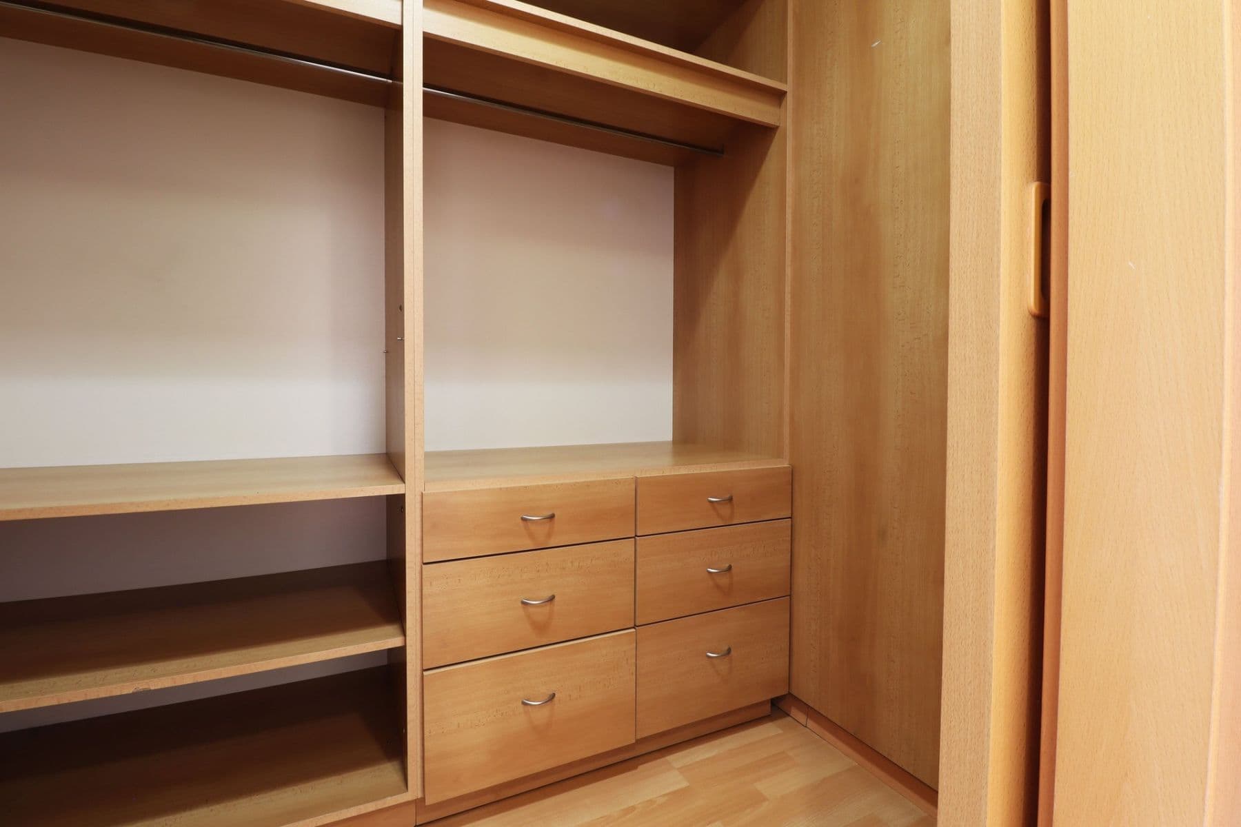 Pronájem bytu 2+kk 78 m², Dělnická, Praha, Praha Pronájem bytu 2+kk 78 m², Dělnická, Praha, Praha