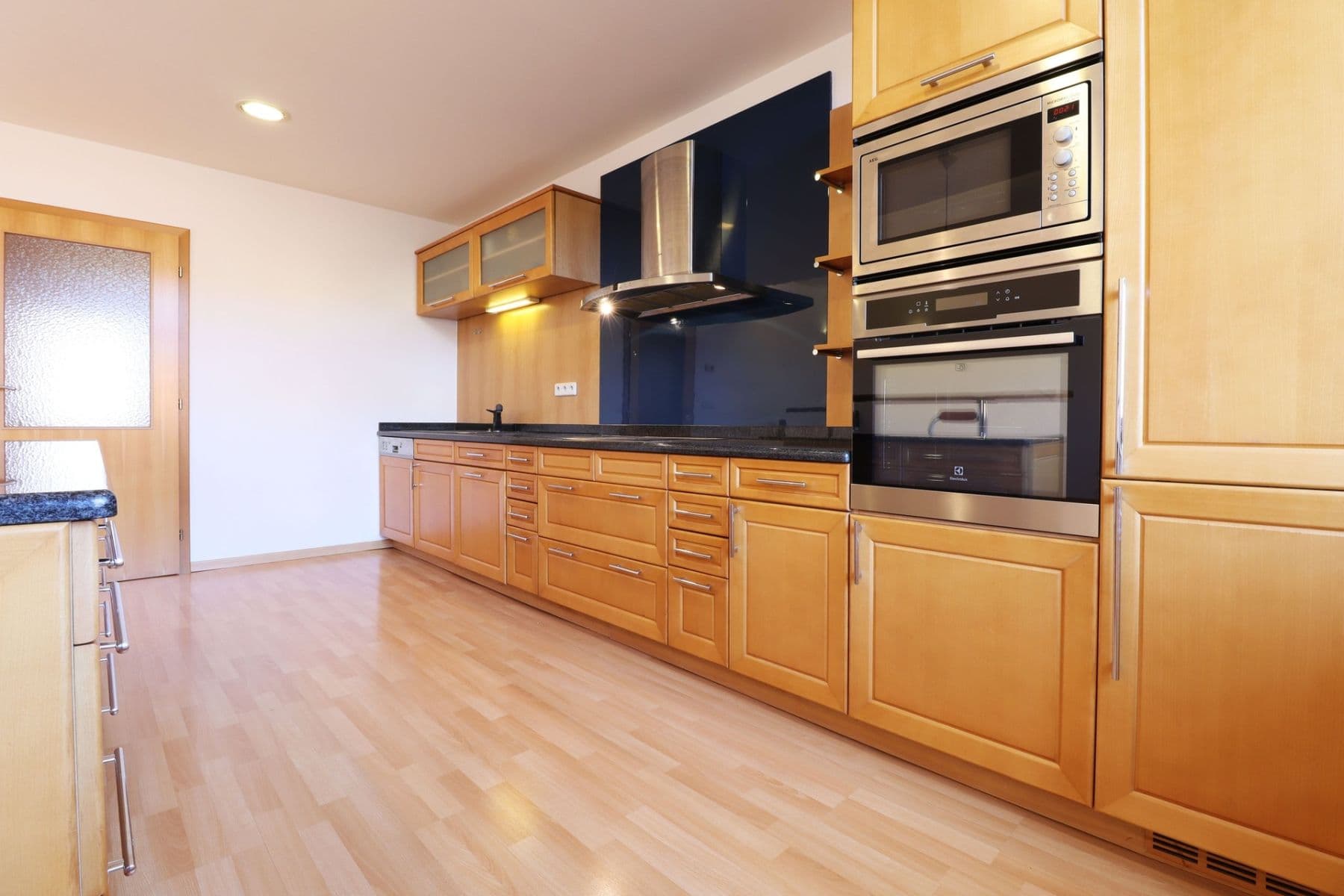 Pronájem bytu 2+kk 78 m², Dělnická, Praha, Praha Pronájem bytu 2+kk 78 m², Dělnická, Praha, Praha